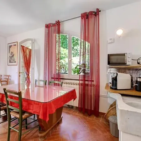 Vecchio Mulino Fontona Girasole アパート